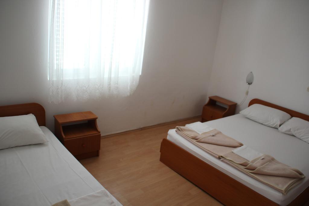 טרפאניי Guest House Katic חדר תמונה